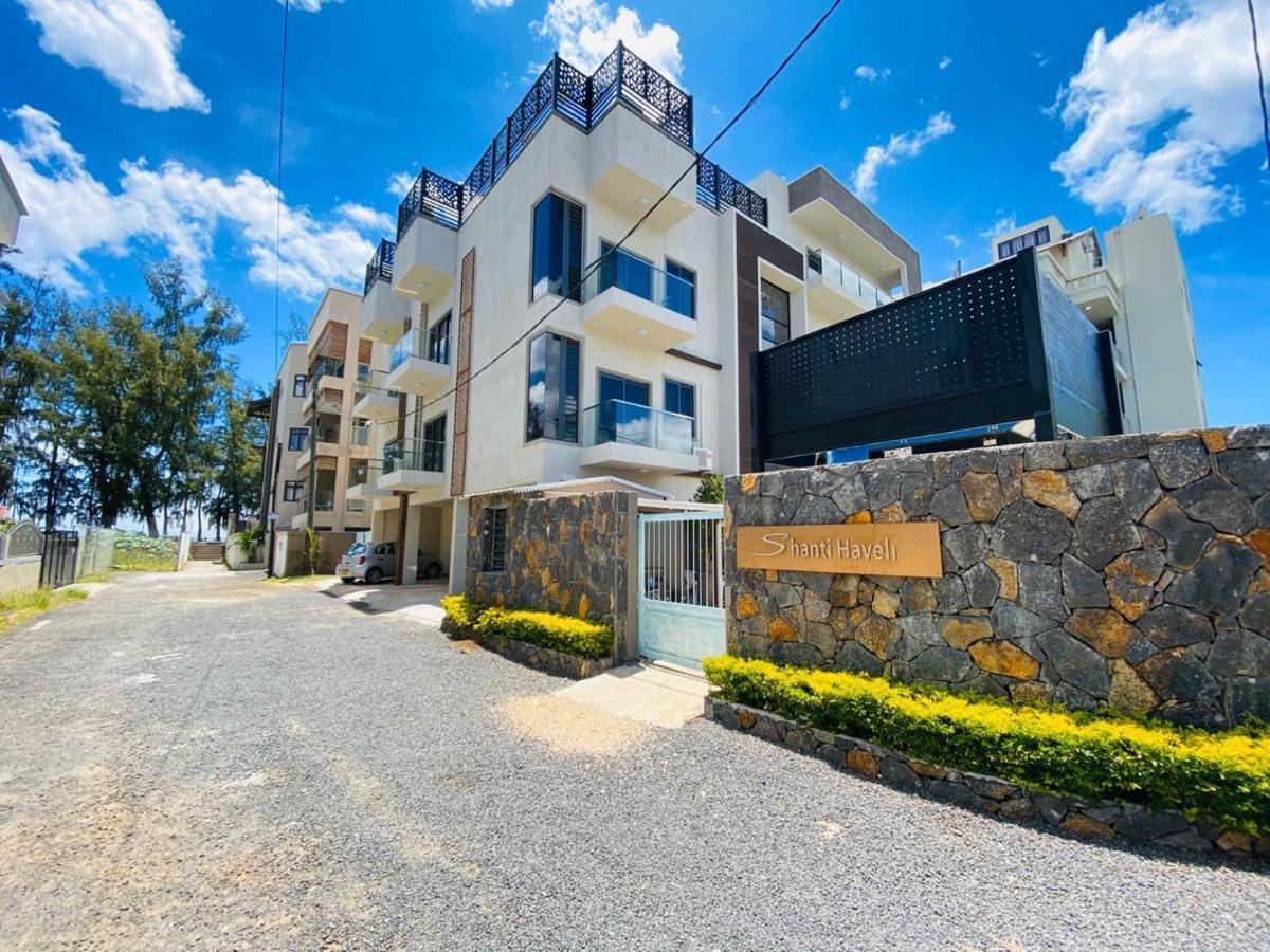 Shanti Haveli Beachfront Apartments Flic en Flac Exterior photo