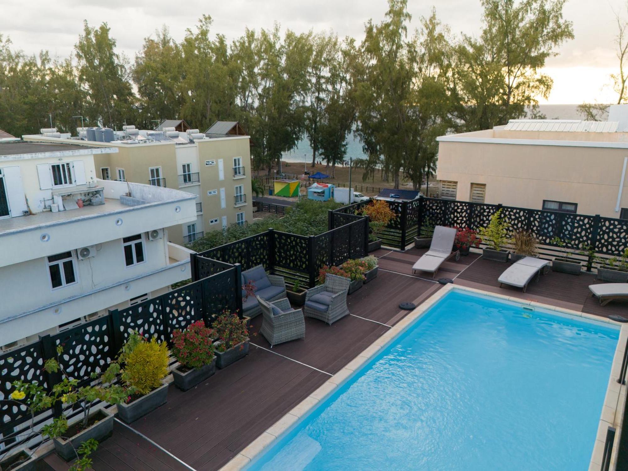 Shanti Haveli Beachfront Apartments Flic en Flac Exterior photo